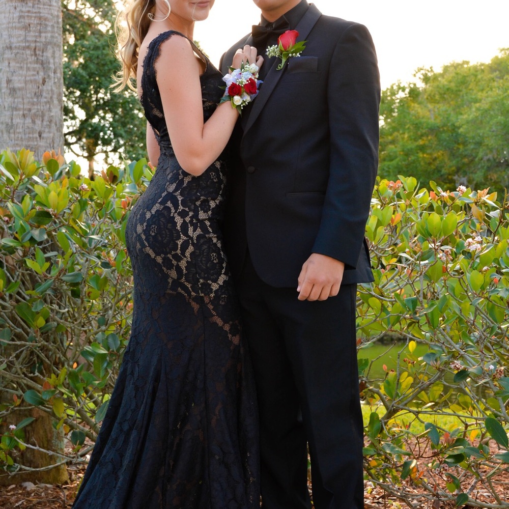 Elegant Black Lace Prom Dress for Women